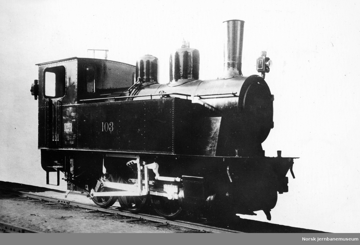 Leveransefoto av damplokomotiv nr. 103 til Electric Furnace Products Company i Sauda fra Hamar Jernstøberi