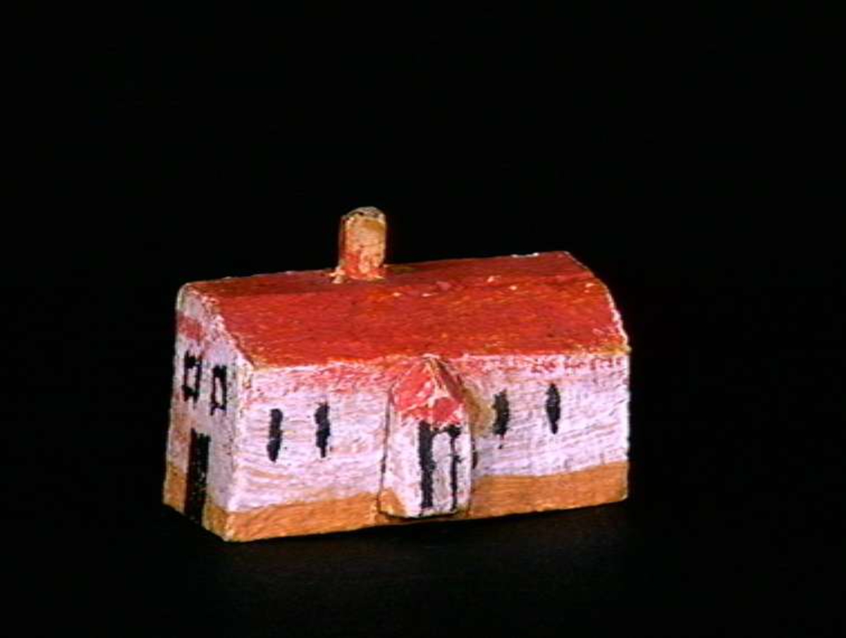 Sett med ca 200 leketøyhus laget av tre i forskjellige former og farger.