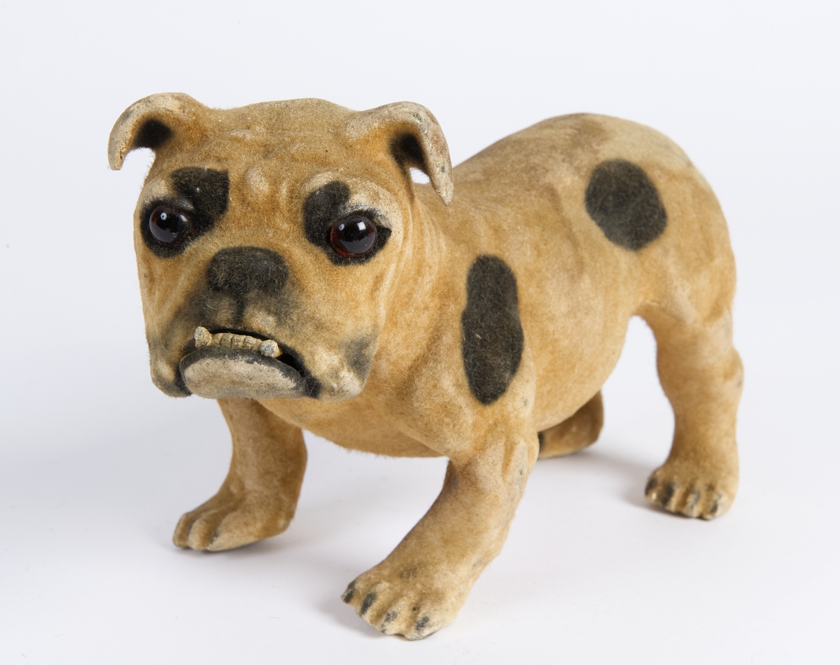 Figur av Petterøes bulldog.