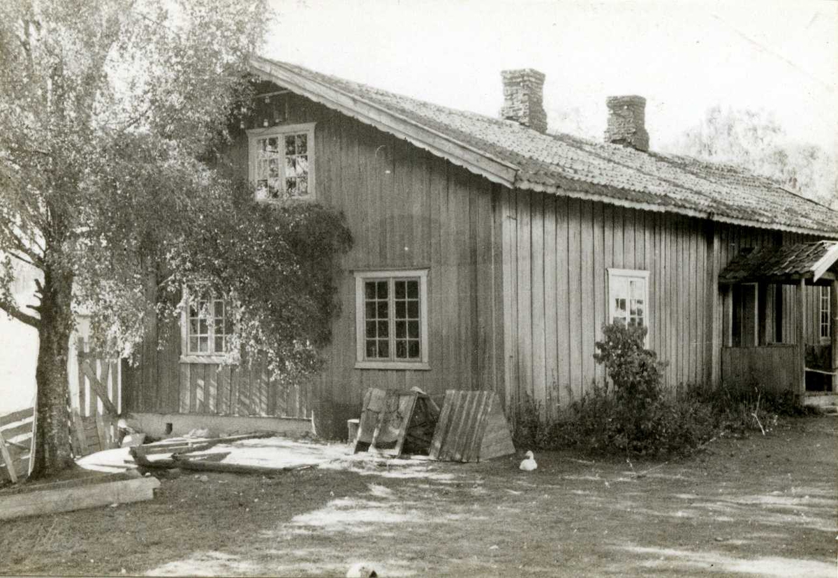 Nordre Norby, Nes, Øvre Romerike, Akershus. Drengestua mot gårdsplassen.