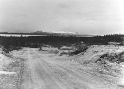 Oversiktsbilde med mellomriksveien gjennom Elgå i 1961.