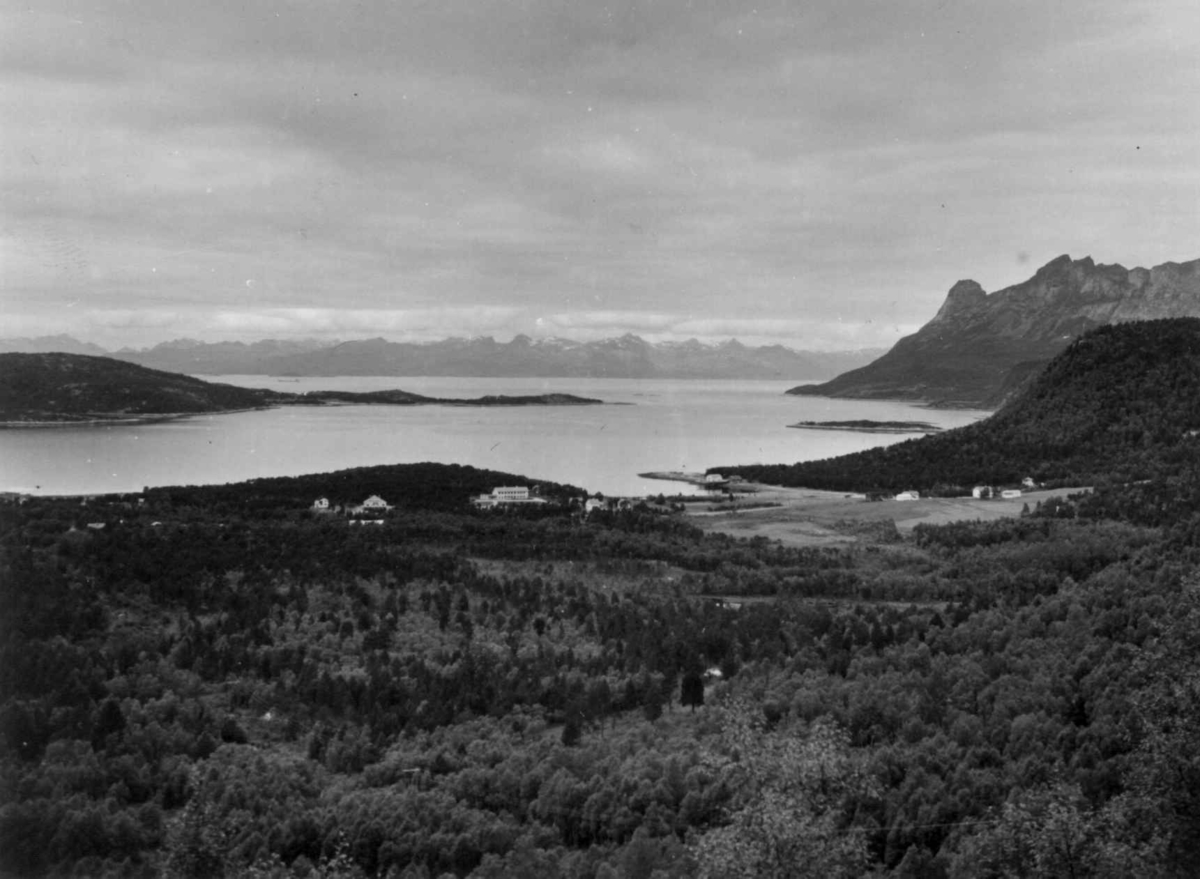 Landskap i området ved Ulvsvåg,Tysfjord og Hamarøy i Nordland.