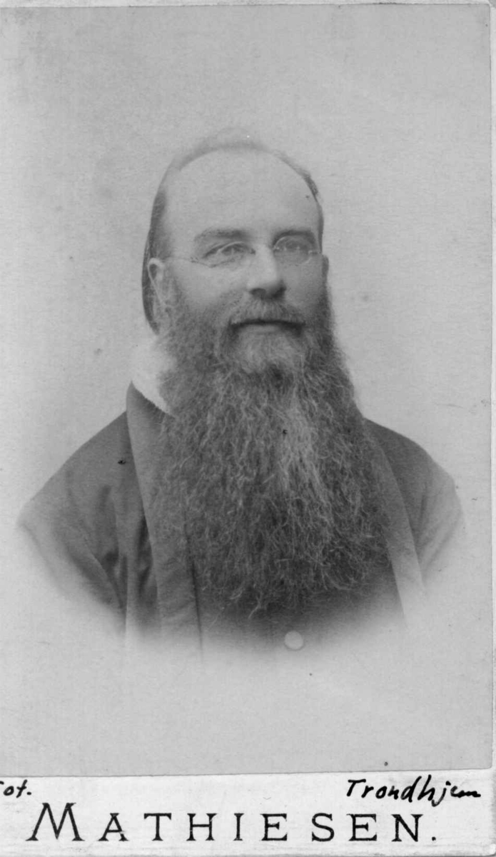 Portrett av Karl Seip (1850-1909), statsråd, kirke- og skolemann. Fra serie fotografier fra familiealbum gitt NF 1971. 