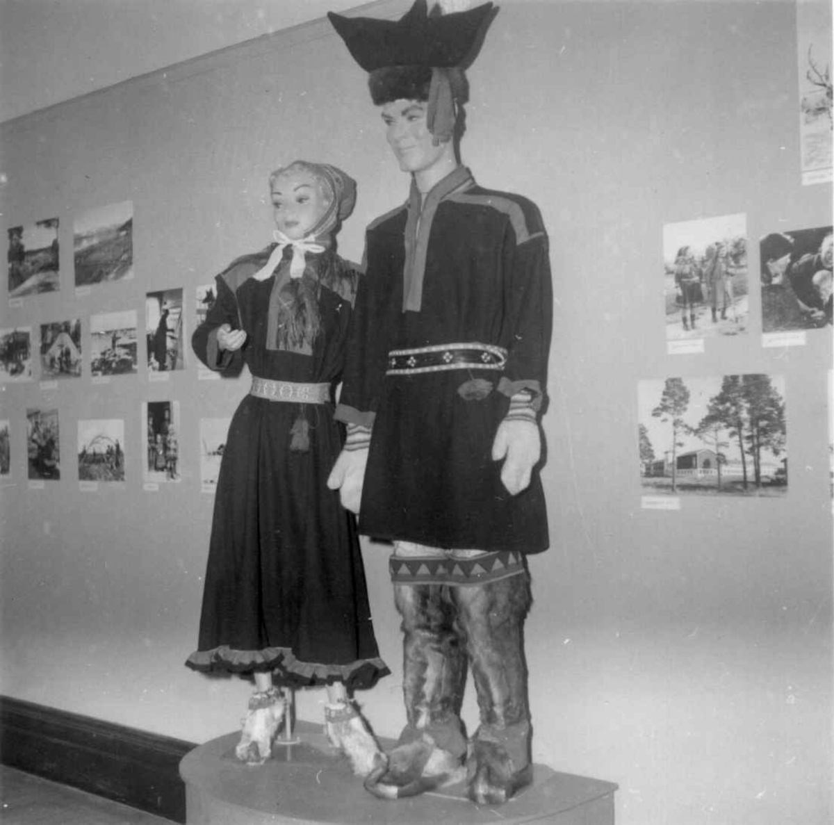 Karasjokdrakter, manns- og kvinnedrakt fra samisk utstilling i California 1963.