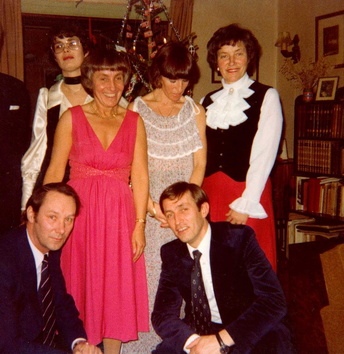 Familien samlet på julaften 1978. Hjørdis og Karl Fouglis barn og deres ektefeller.