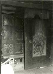 Skap og dør i koven, Nedre Skjåk, Skjåk, Oppland.