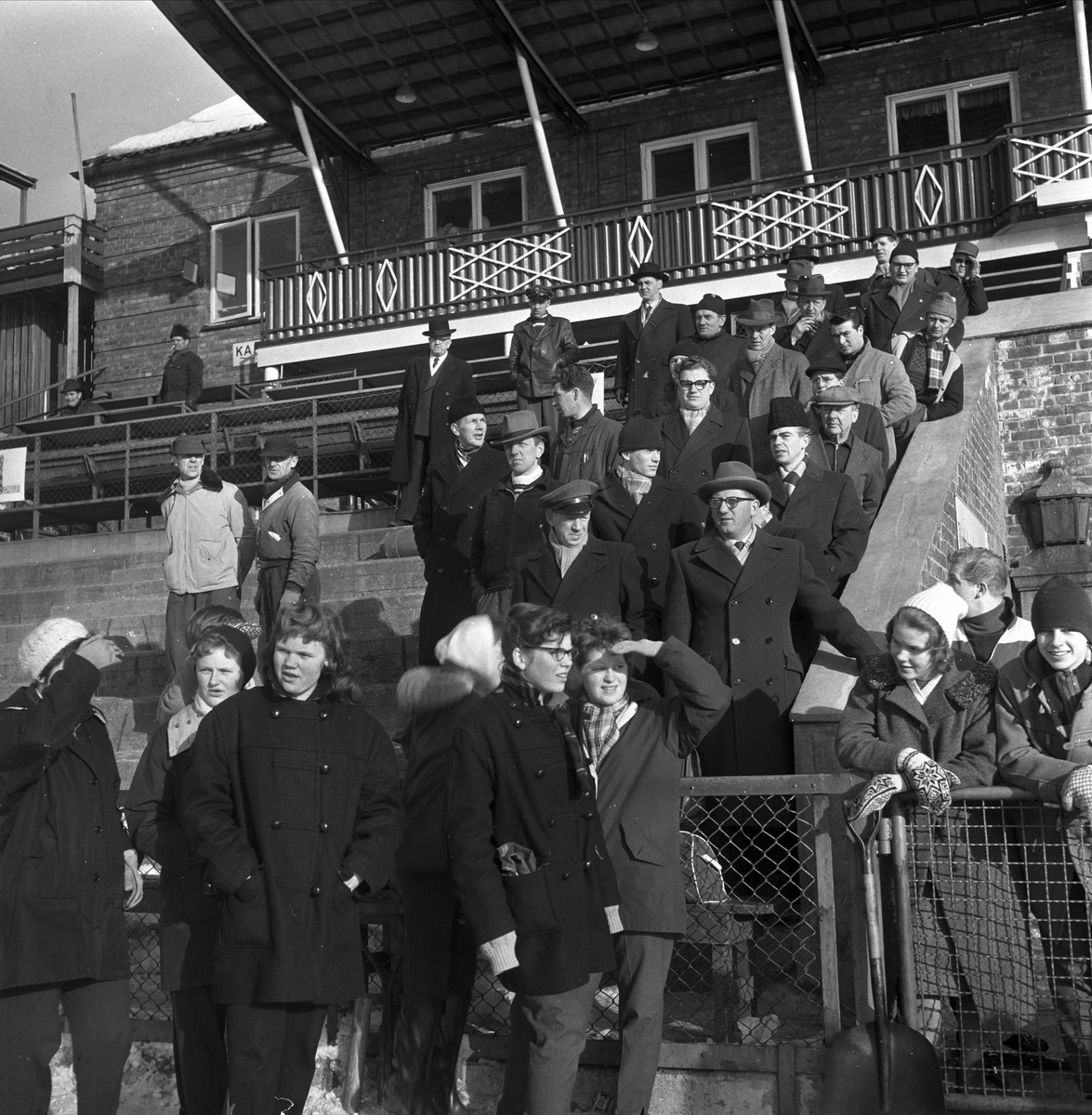 Idrettspublikum på skøyteløp, Bislett, 11.2.1959