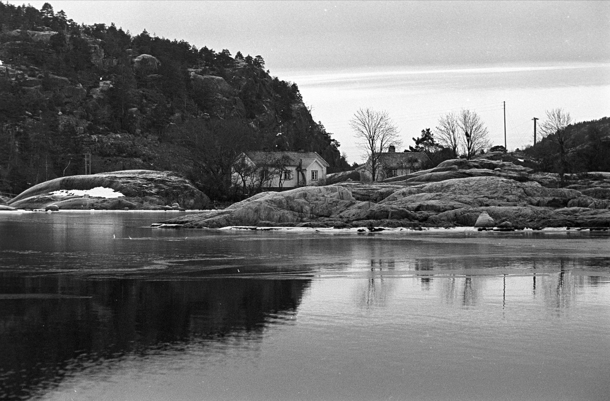 Serie. Hus og strender på Jomfruland, Kragerø, Telemark. Fotografert des. 1963.