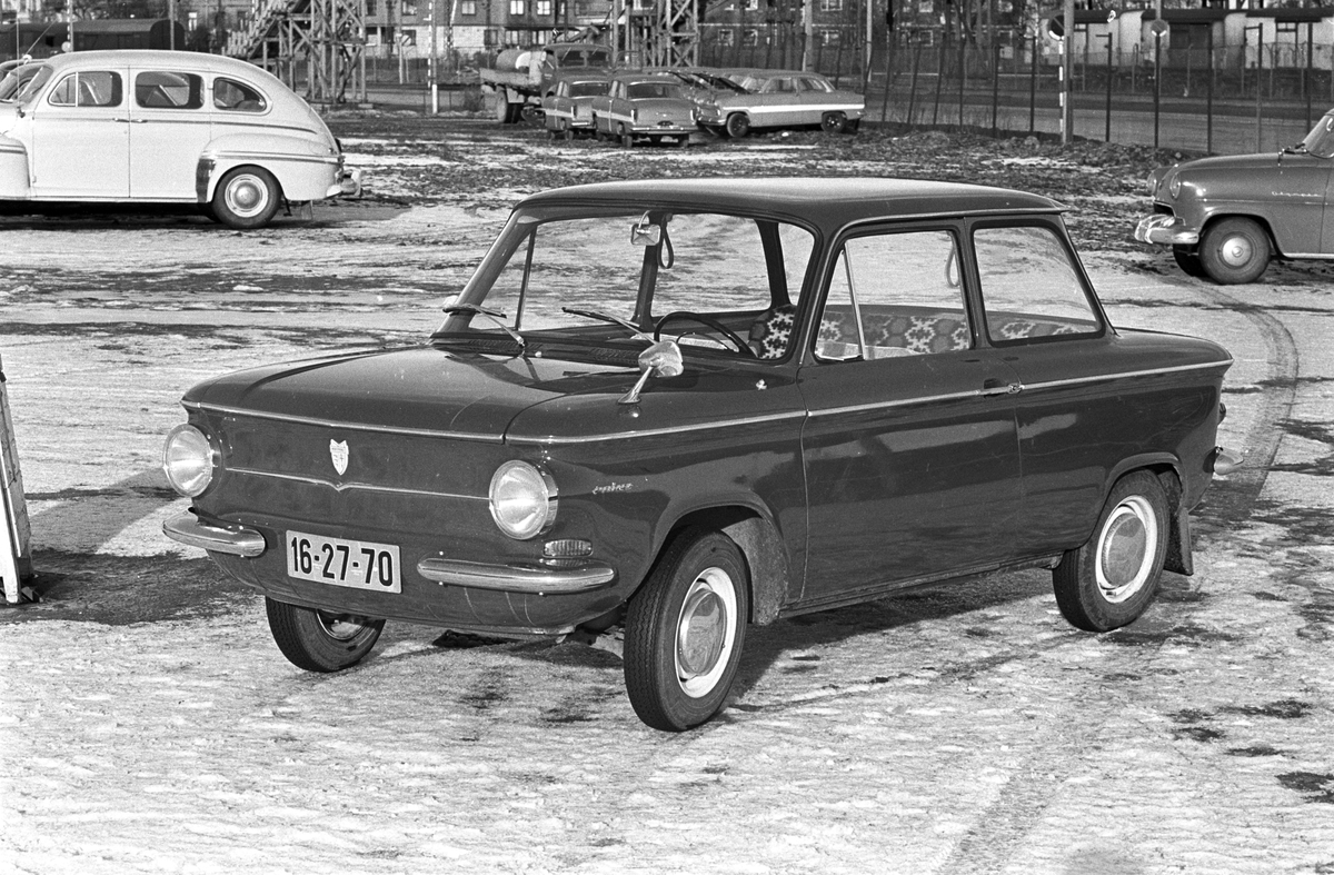 Serie. NSU Prinz, motor og bilinteriør. Fotografert mars 1962.