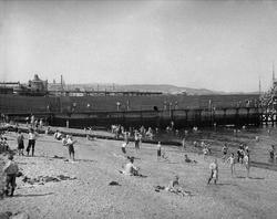 Badeliv i Ilsviken, Trondheim, juli 1925.