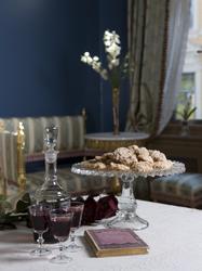 Punsj og makroner i Henrik Ibsens leilighet.