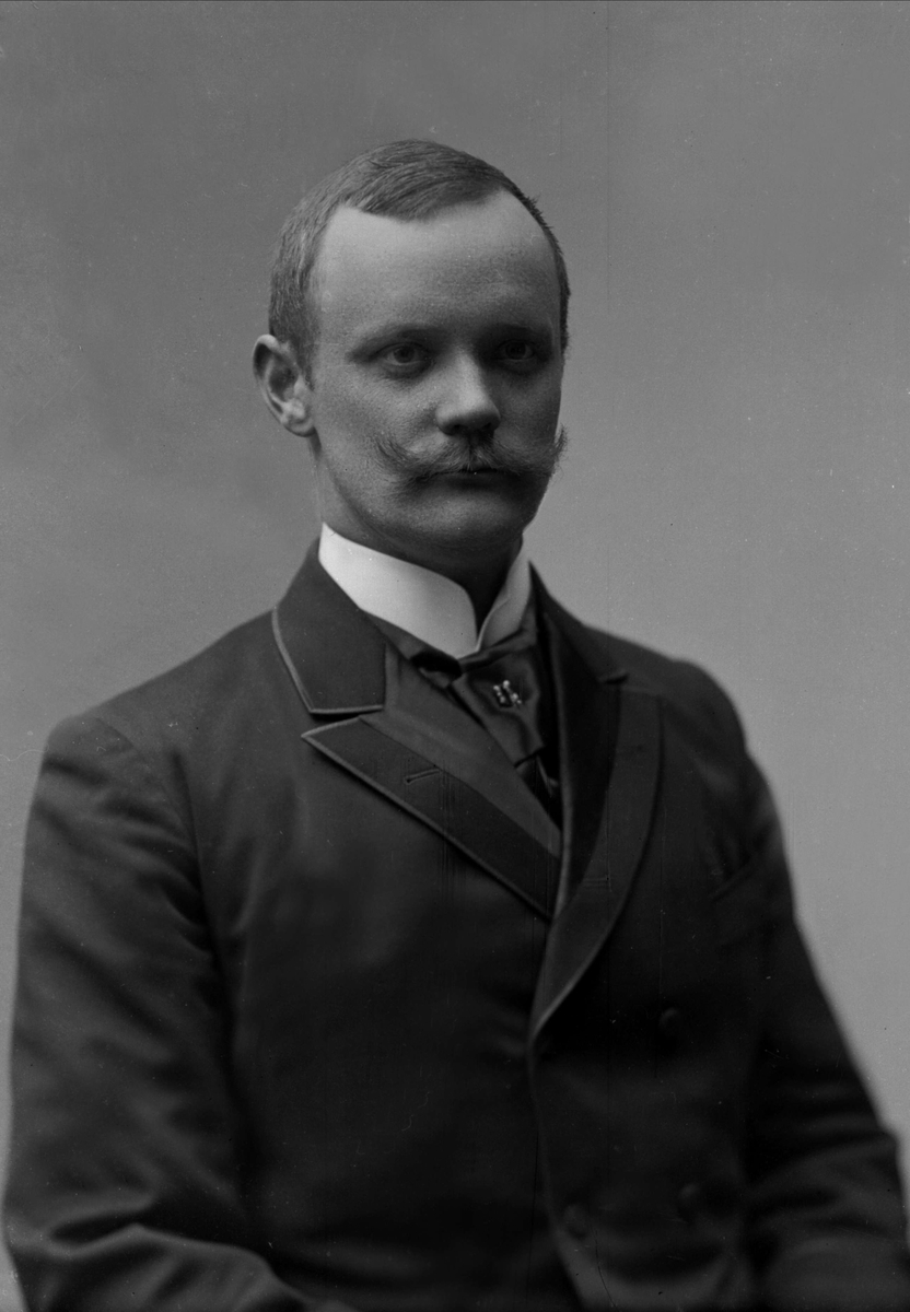 Portrett, Karl Ingvar Nandrup, født 1864, i sivil.