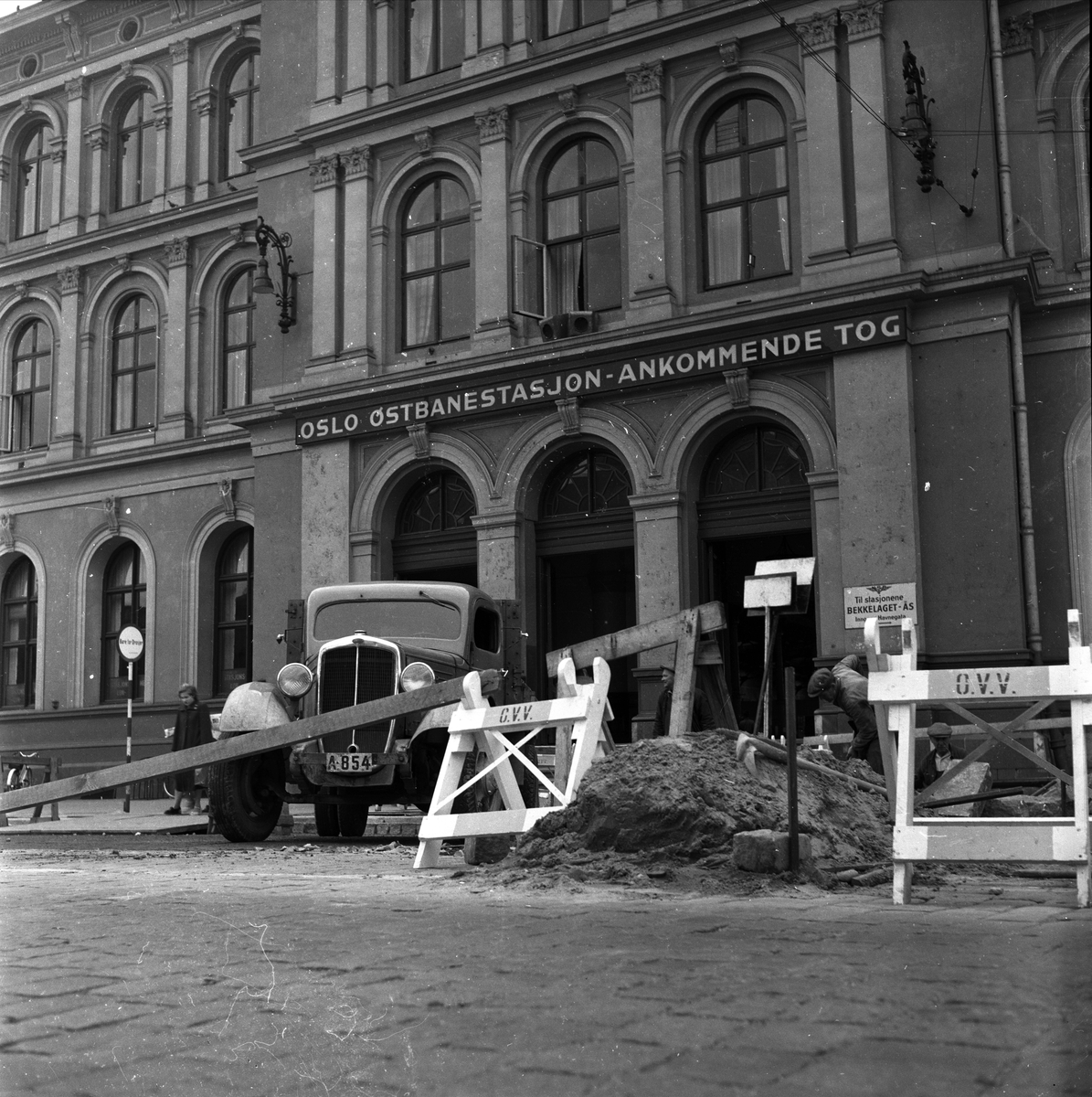 Jernbanetorget 1, Oslo, 27.05.1953. Østbanestasjonen