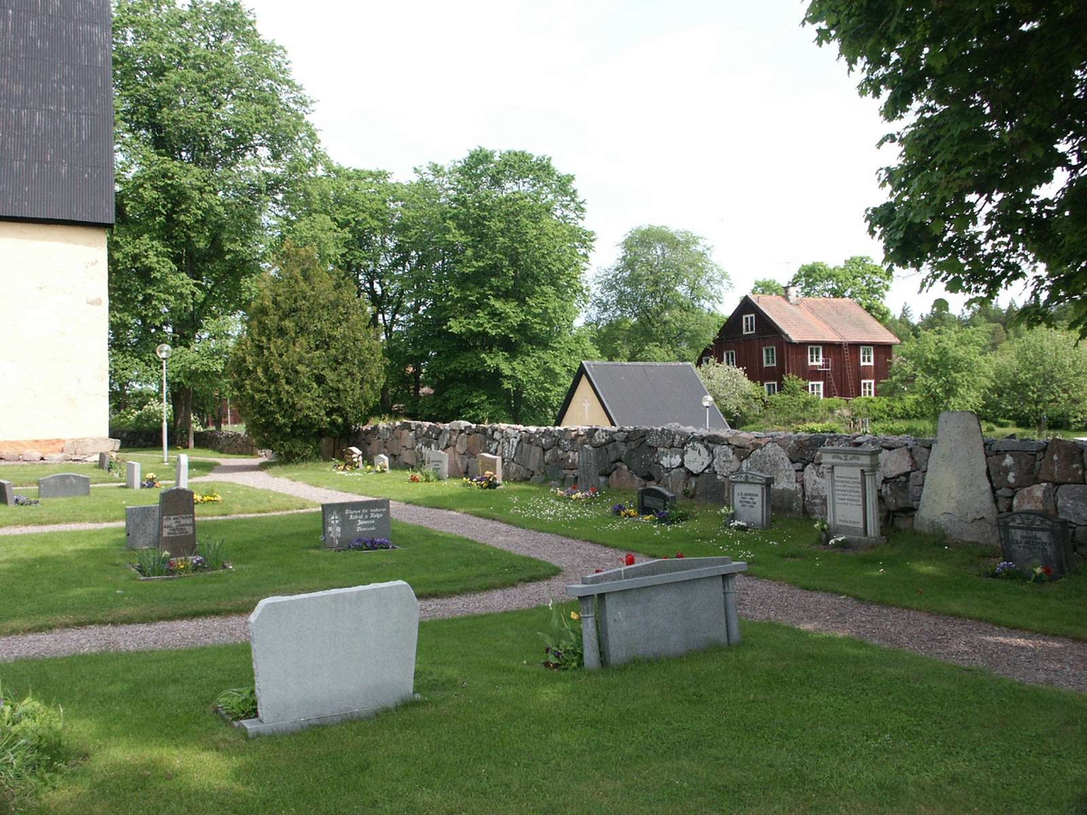 Kyrkogården vid Bladåkers kyrka, Uppland