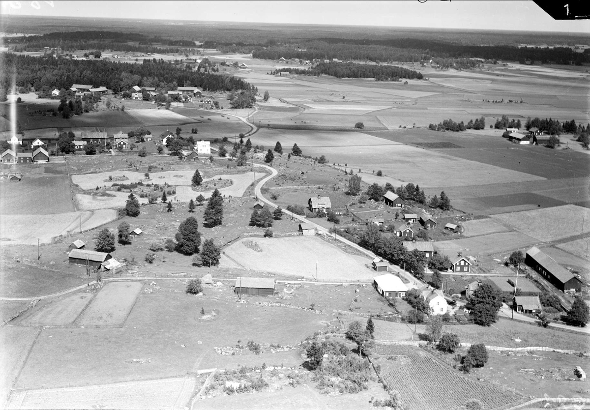 Flygfoto över Ekeby, Ekeby socken, Uppland 1936