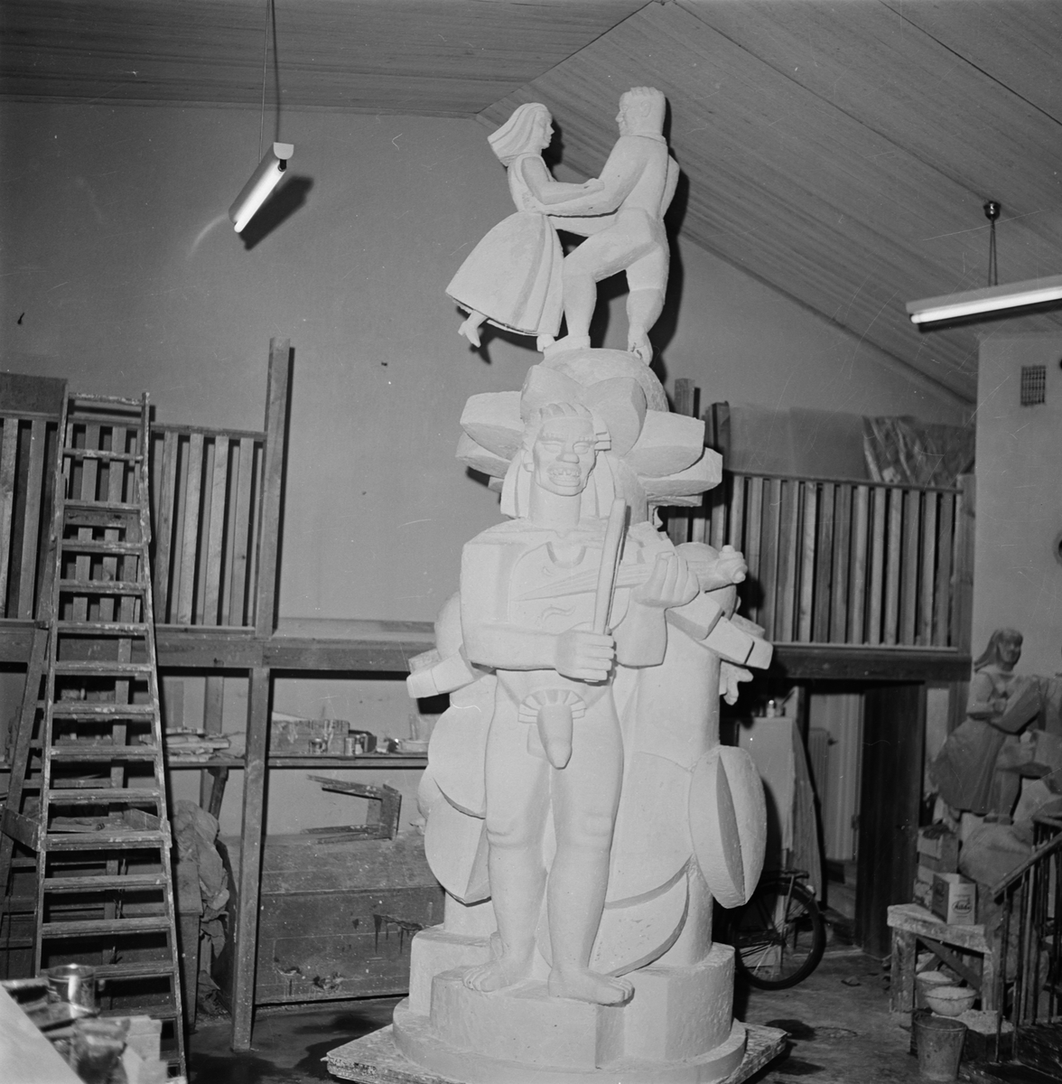 Skulptur Näckens polska i konstnär Bror Hjorths ateljé, Norbyvägen 26, Kåbo, Uppsala