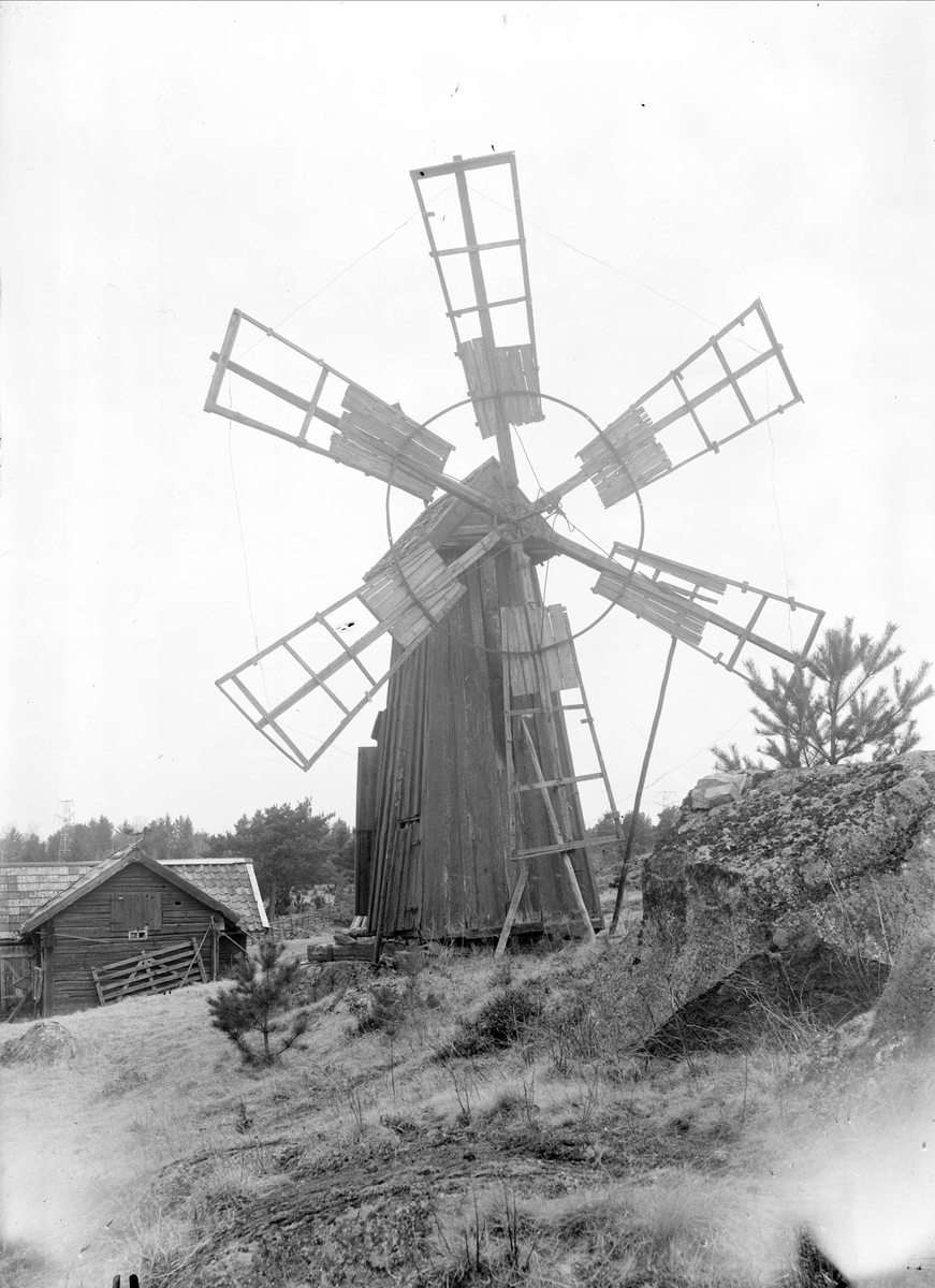 Väderkvarn - nu på friluftsmuseet Disagården - på ursprunglig plats i Ramsta socken, Uppland 
