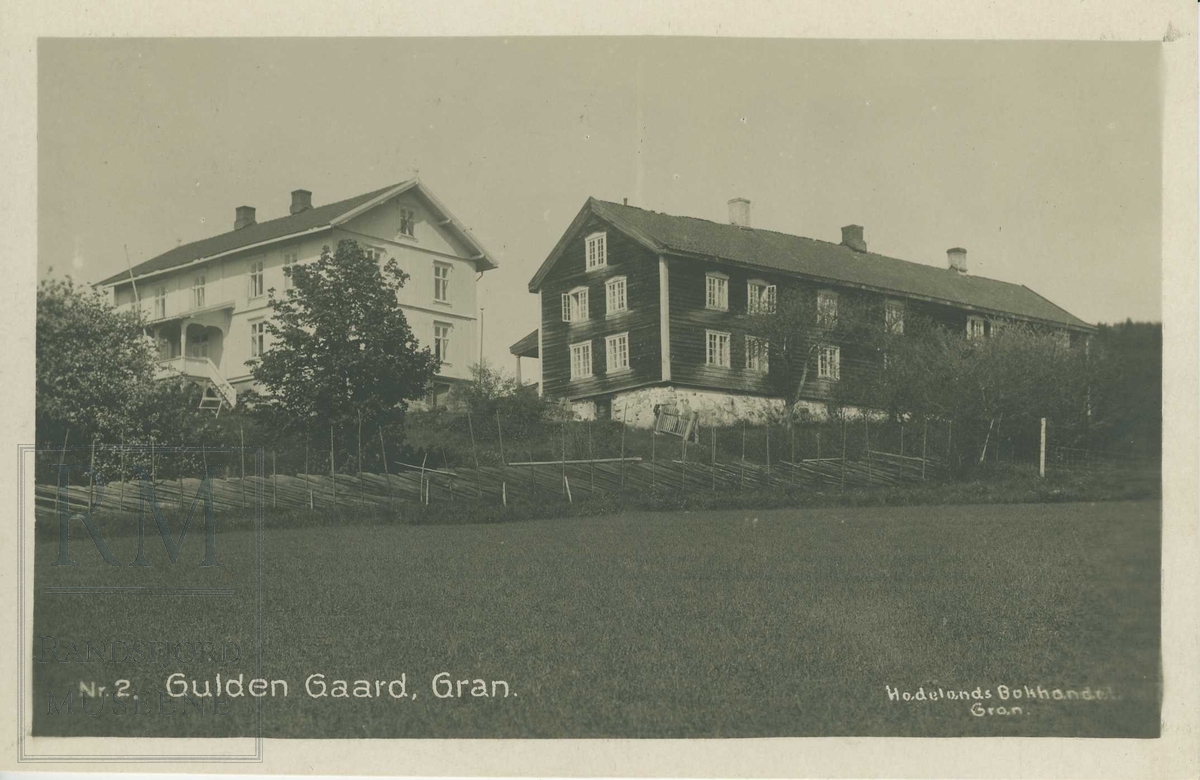 Gulden / Gullen gård, to våningshus.