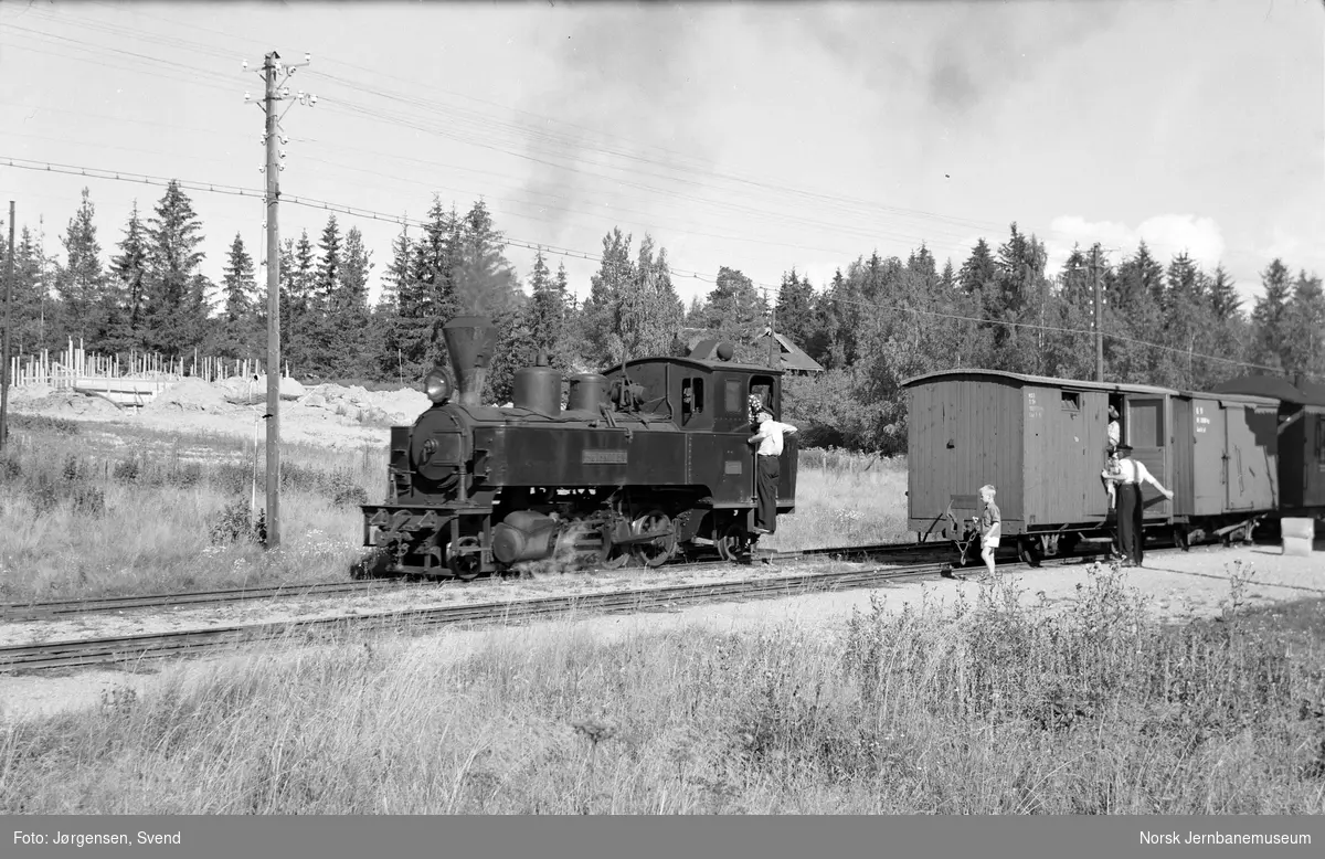 Damplokomotiv nr. 4 "Setskogen" med tog til Skulerud skifter på Fosser stasjon