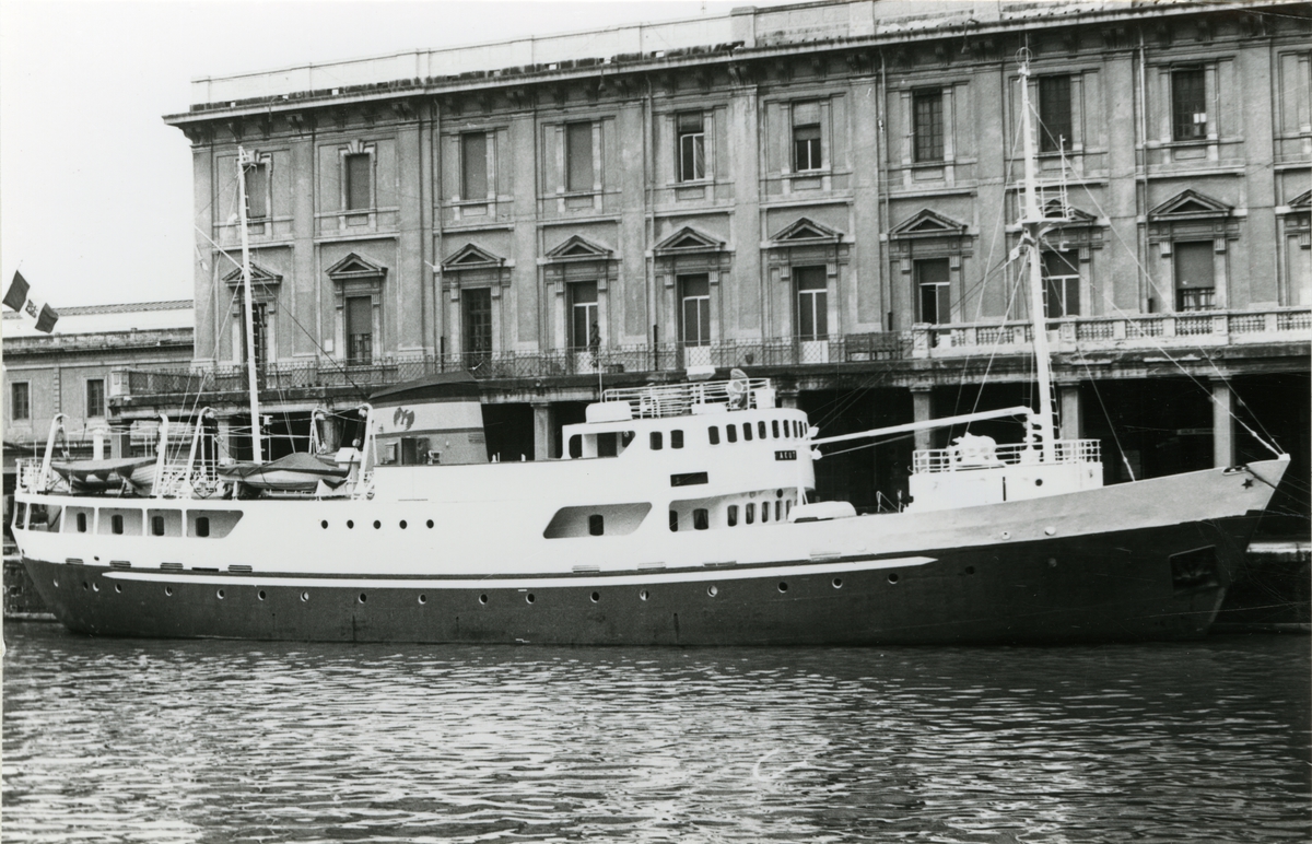 M/S Akut (ex. Kvaløy) (b.1956, Mjellem & Karlsen, Bergen)