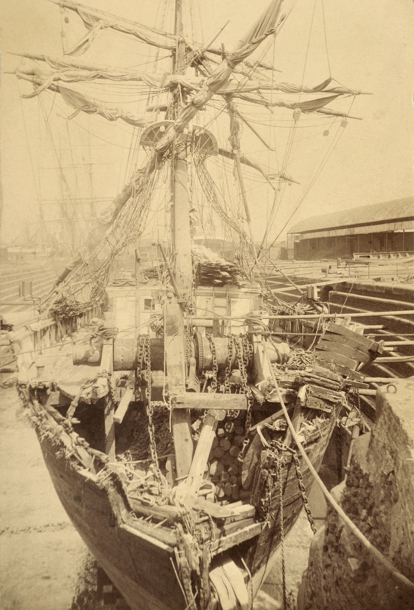 Bark Ganger Rolf (b.1870/1) av Risør. Kollisjon i april 1895 i Nordsjøen med britisk dampskip. Innslept Gravesend.