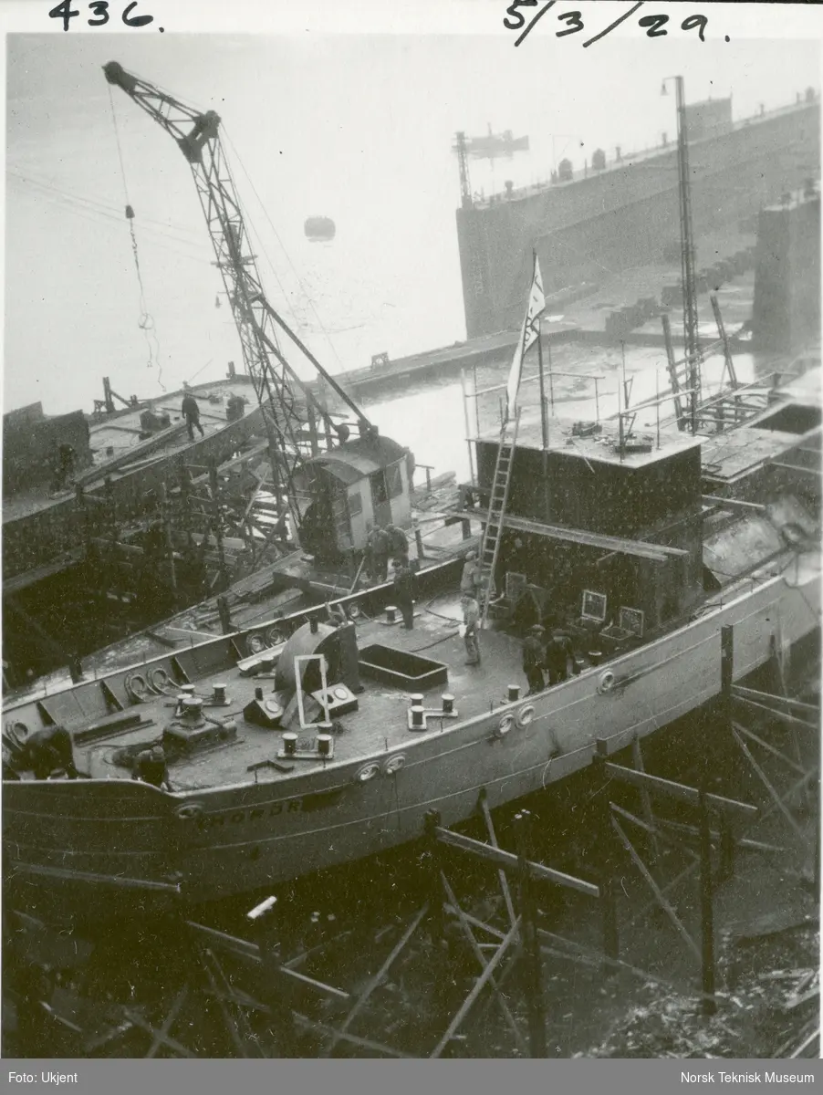 Hvalfangstskipet D/S Thordr, B/N 436 før stabelavløpning på Akers Mek. Verksted 5. mars 1929. Skipet ble levert av Akers mek. Verksted i 1929 til Bryde & Dahl, Sandefjord.
