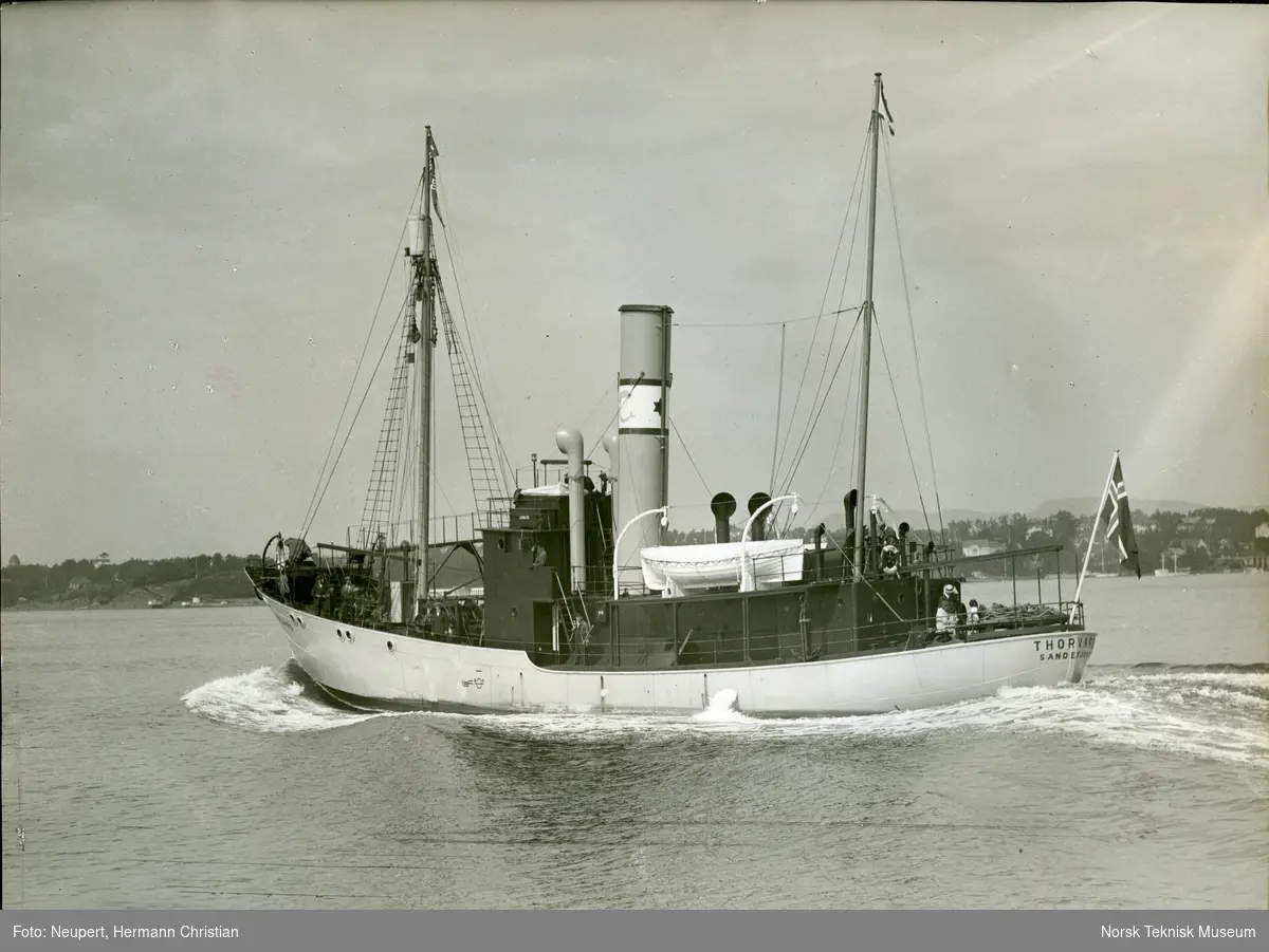 Eksteriør, hvalfangstskipet D/S Thorvard (senere omdøpt til D/S Minilya), B/N 456. Skipet ble levert av Akers mek. Verksted i 1930 til Bryde & Dahl, Sandefjord.