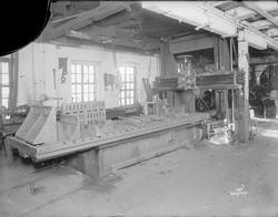 Industrimaskin, muligens en type støpemaskin, på Thunes Meka