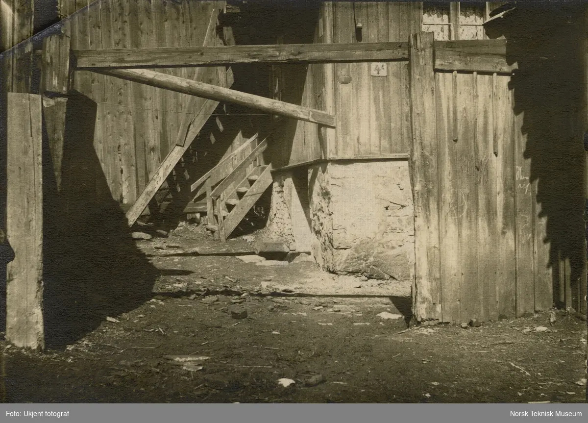 Inngangsparti arbeiderbolig. Bilde brukt i Barselhjemustillingen 1916