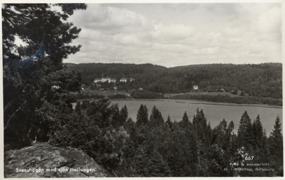 Tryckt på kortet: "Svenshögen med sjön Hällungen."
