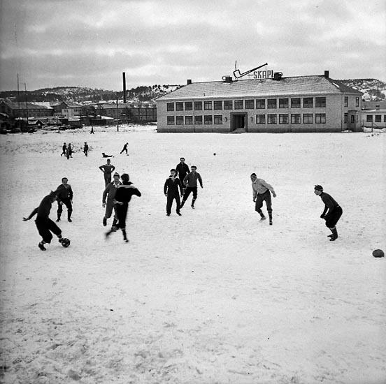 Fotbollsträning på Brattska Ängen, Uddevalla den 15 mars 1947
