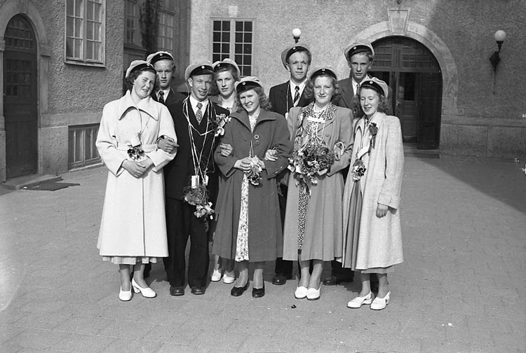 Enligt notering: "Färgelanda Real 12/6 1949".
Vega Stråle, Tore Andersson, Ingrid Jakobsson, Gunnel Andersson, Karl-Ivar Pettersson, Sigrid Blomberg, Erik Bäckman (född 1929 i Gesäter, arbetade som bankman) och Märta Häger
