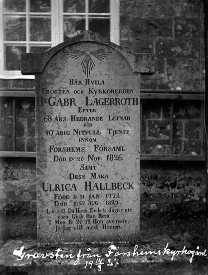 Enligt text på fotot: "Gravsten från Forshems kyrka. foto 14 aug. 1927".