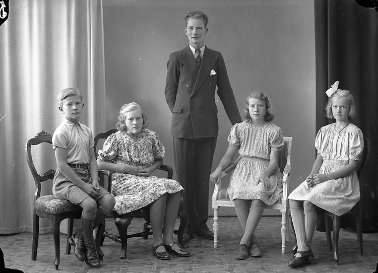Enligt fotografens journal nr 6 1930-1943: "Karlsson, Sixten Korsgård Ödsmål".
