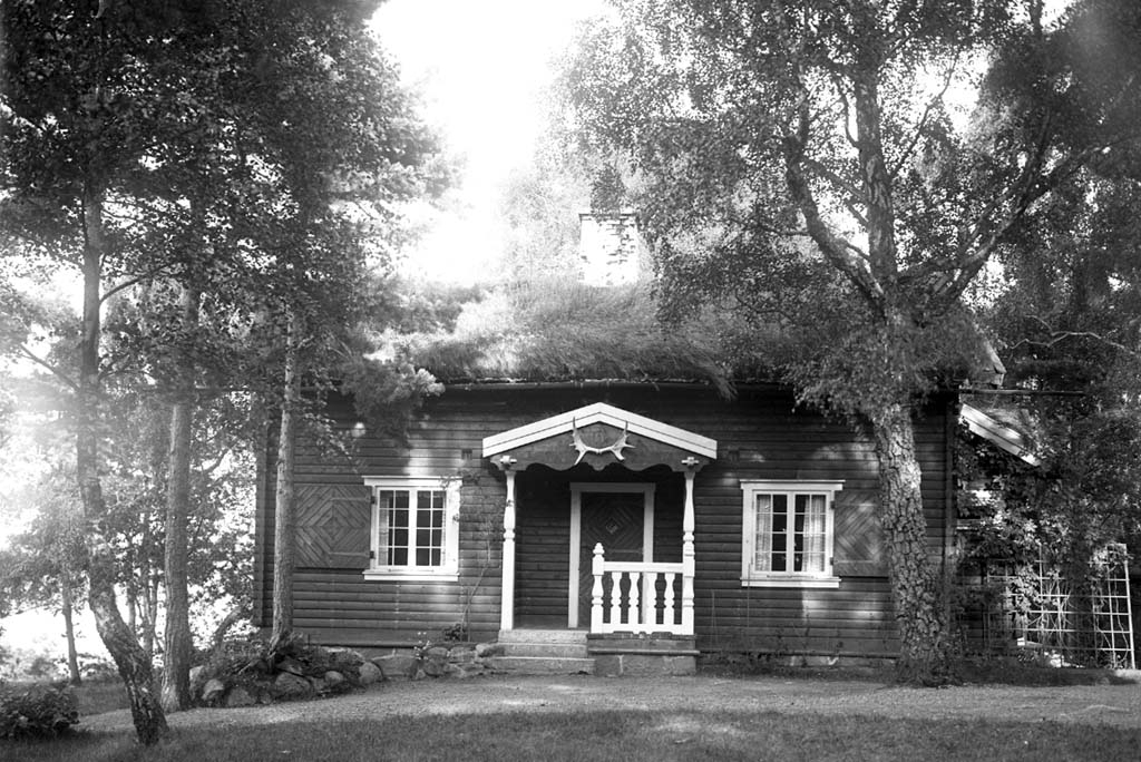 Enligt fotografen: "Okt 1923 Konsul Aspegrens villa Stenungsön".