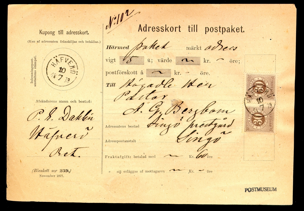Albumblad innehållande 1 monterat adresskort till postpaket

Text: Adresskort till paket från Häfverö den 10 juli 1879 till
Singö, frankerat med par av 30 öre Ringtyp, perf 13.

Stämpeltyp: Normalstämpel 10