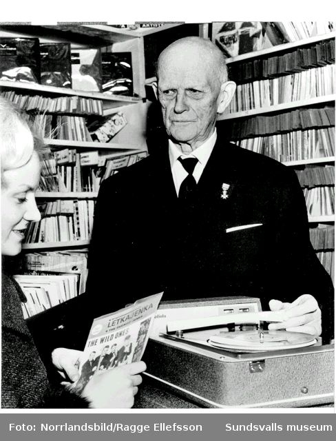 Joel Sjöberg, som drev sin musikhandel i Hirschska huset till 97 års ålder.
