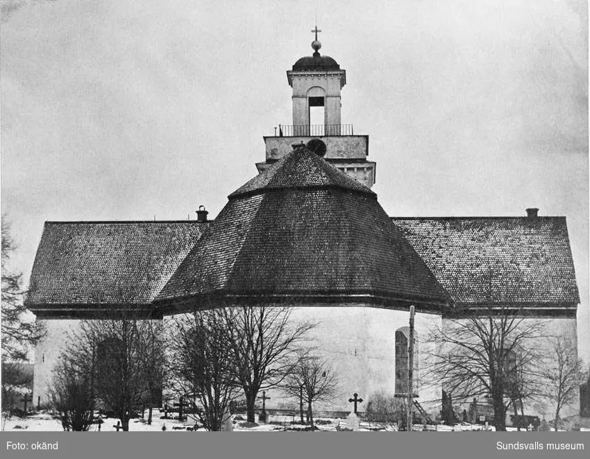Kyrkan före 1888, från öster. Repro från gammal bild