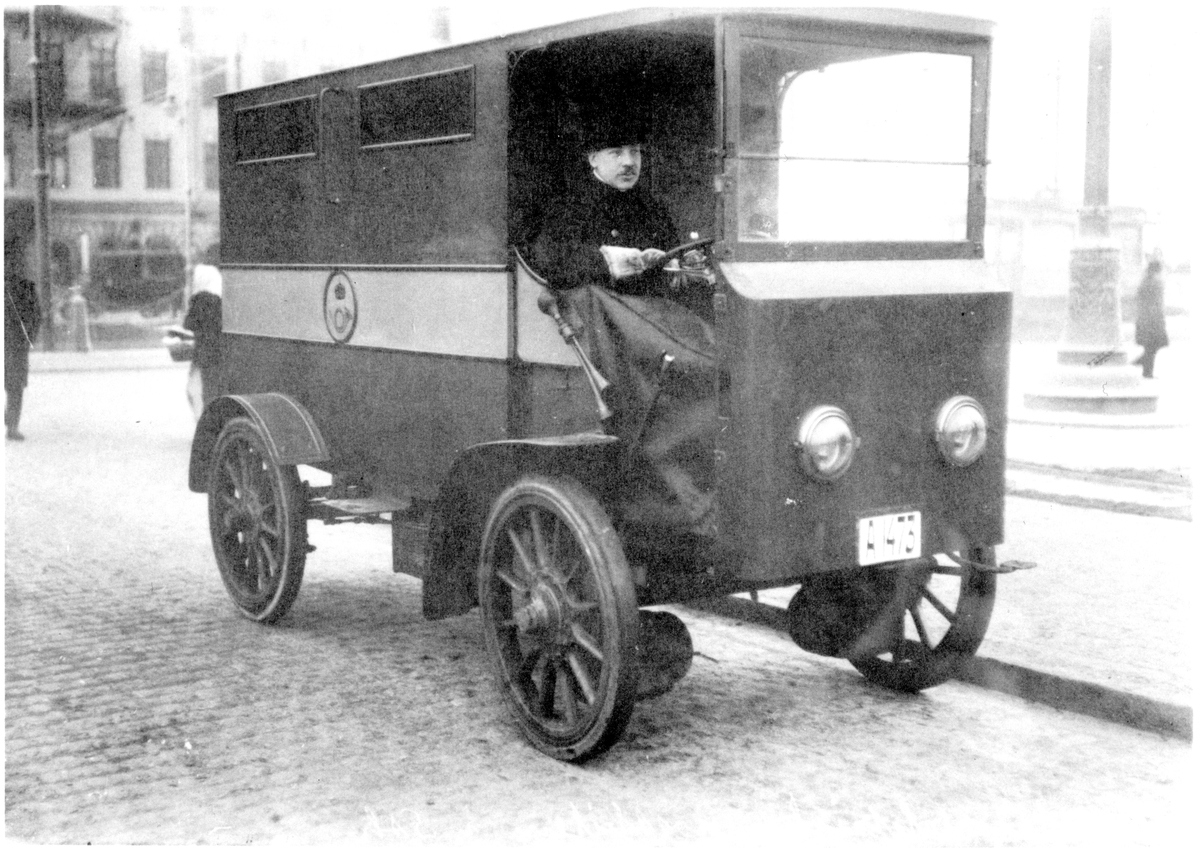 Elektrisk postbil i Stockholm, år 1911-1912.