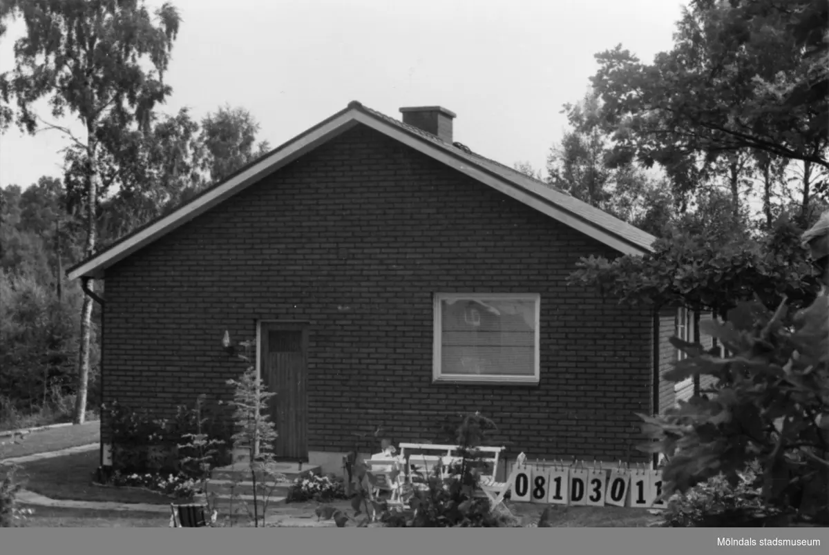 Byggnadsinventering i Lindome 1968. Greggered 3:64.
Hus nr: 081D3011.
Benämning: permanent bostad.
Kvalitet: mycket god.
Material: rött tegel.
Övrigt: lekstuga.
Tillfartsväg: framkomlig.
Renhållning: soptömning.