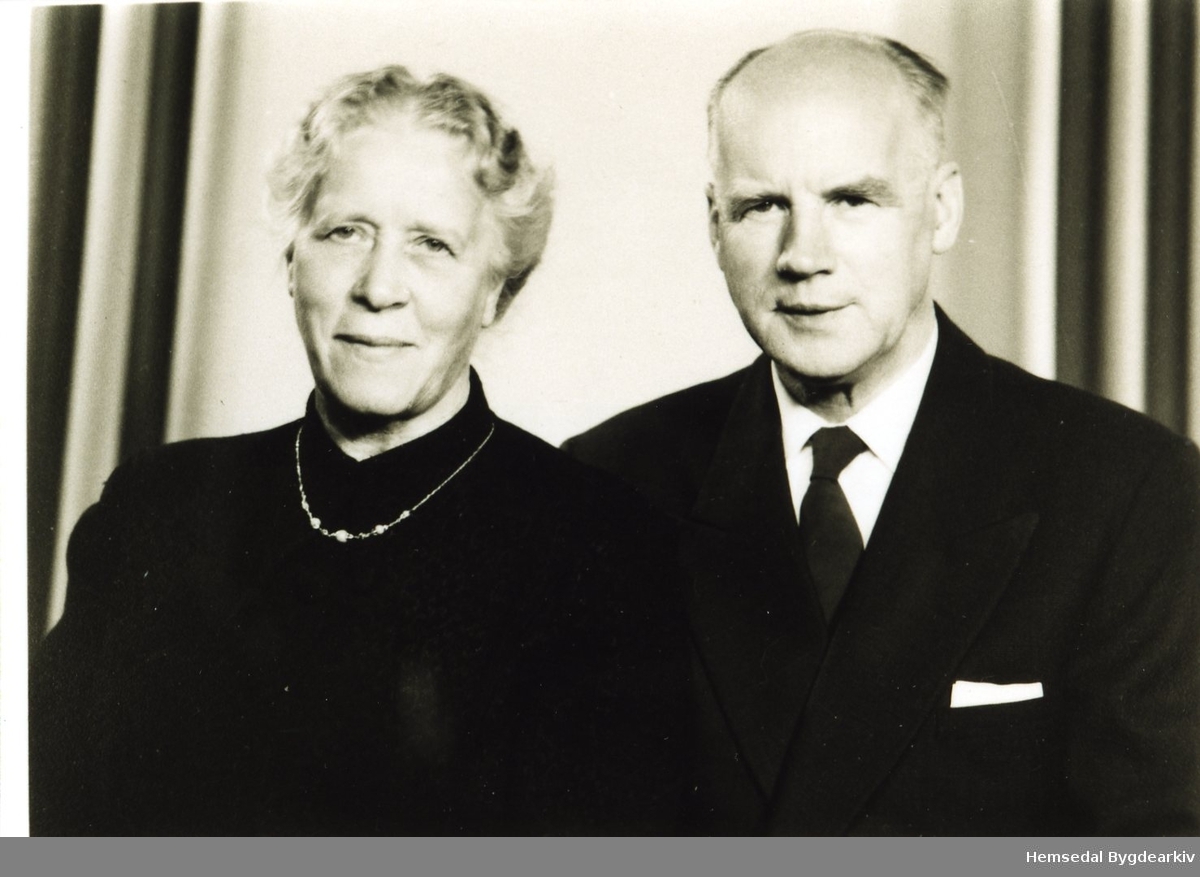 Johannes Ødne og fru Mimi Helvine Olsen.
Ødne var prest i Gol og Hemsedal 1948-1966