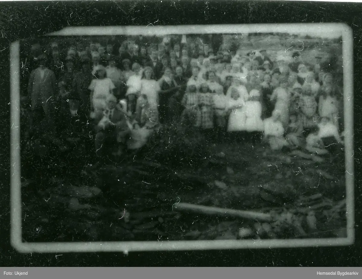 Fotografiet er frå Lykkjastemnet i Hemsedal, kring 1920