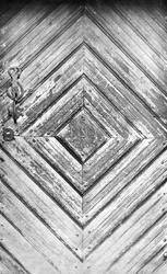 stabbursdør, kirkedør,