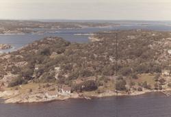 Oversiktsbilde av Gravningsund  på Hvaler, juli 1967. Skråfo