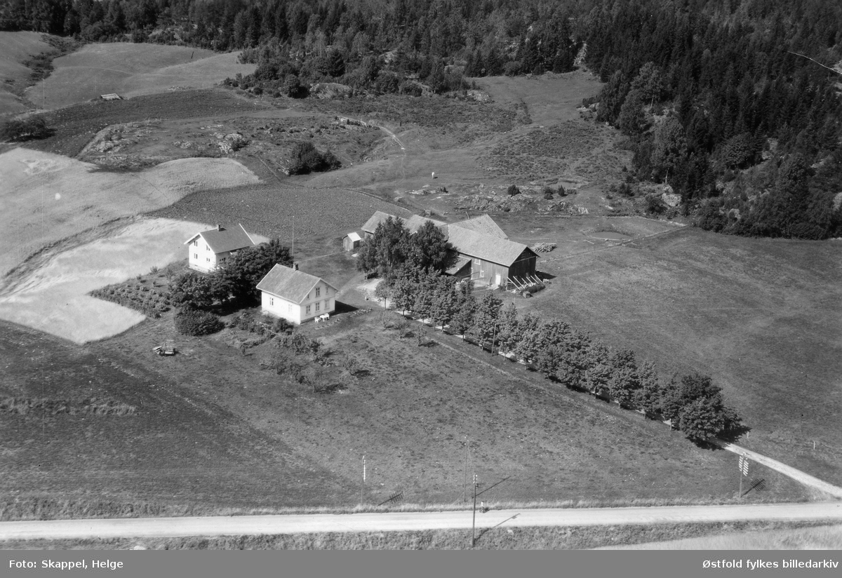 Vold gård  i Skiptvet, flyfoto 17. august 1949.
