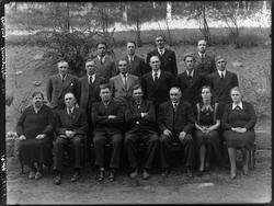 Skjeberg forsorgsstyre 1946. Ukjente personer.
Bakre rekke 