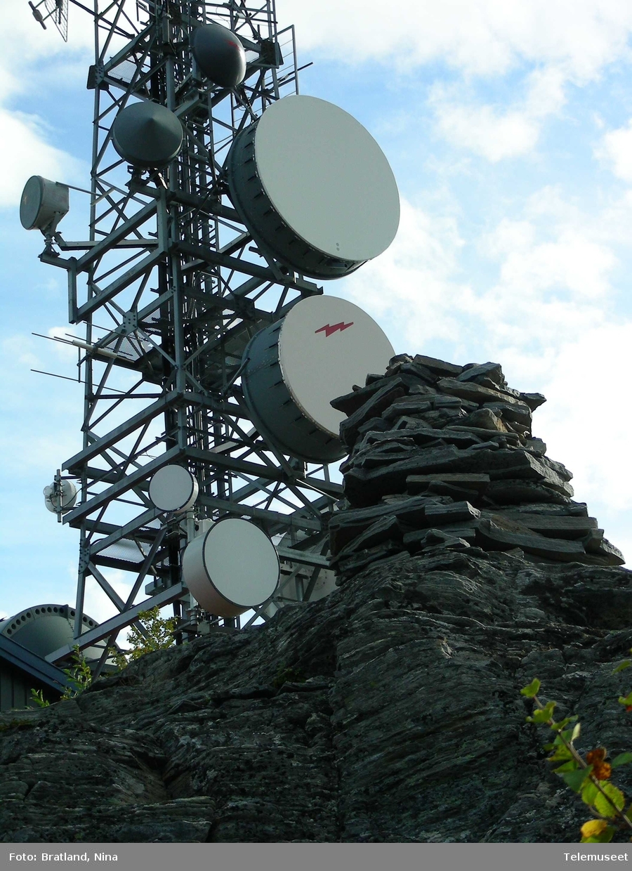 Radiolinjemast, fjernsynssforsterker, på Skjervøy i Nord-Troms