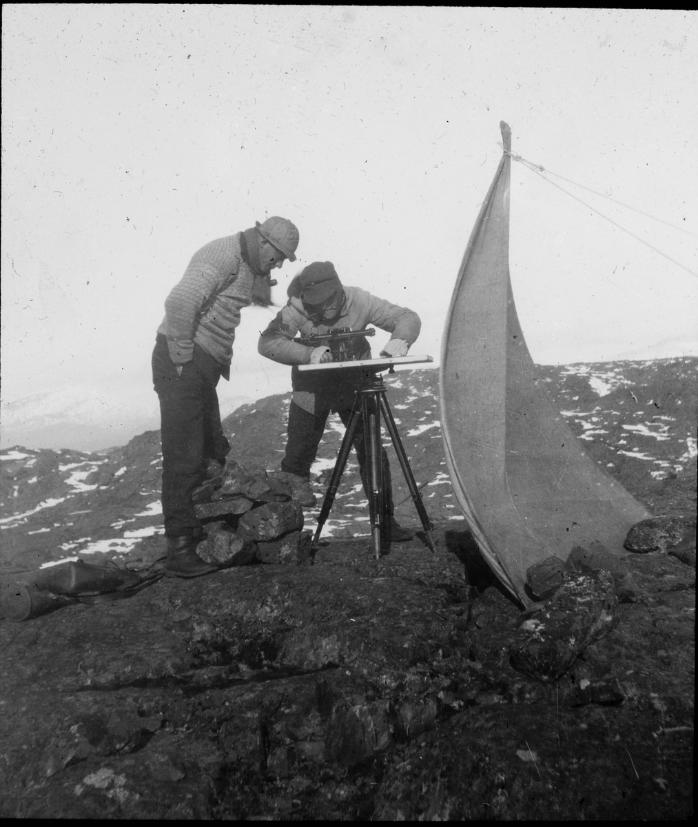 MÅLERLIV: Topograf i arbeide, Narvik (kaptein Tang).