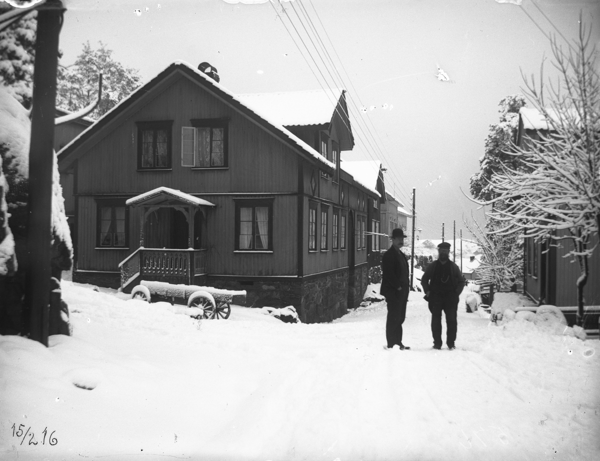 Hus i Biørneveien, vinter. Wischuff sitt hus 15/2-1916