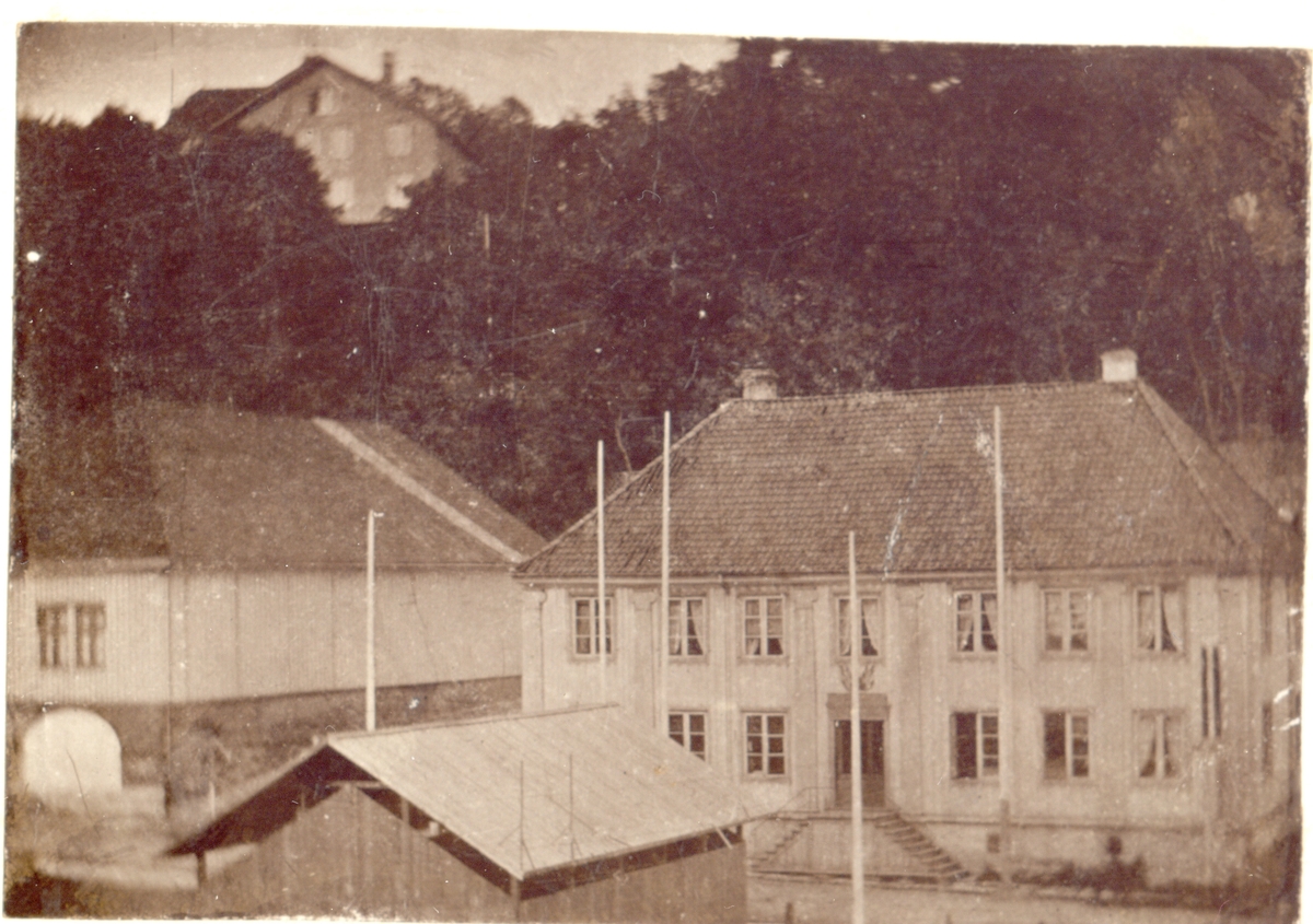 Serie bilder fra gamle Skien tatt før 1886.